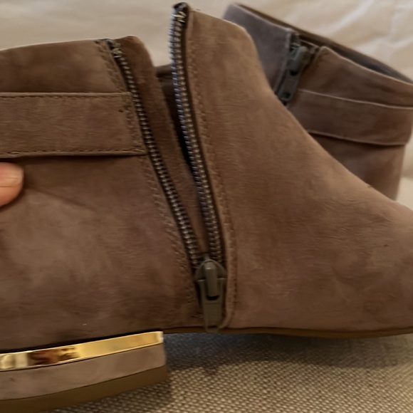 Seychelles Leather Flat Booties Zip up Size 8 - Picture 10 of 10